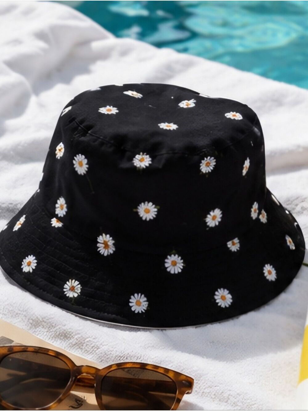 Alice + Olivia x FabFitFun Reversible Daisy Print Bucket Hat OS NWOT